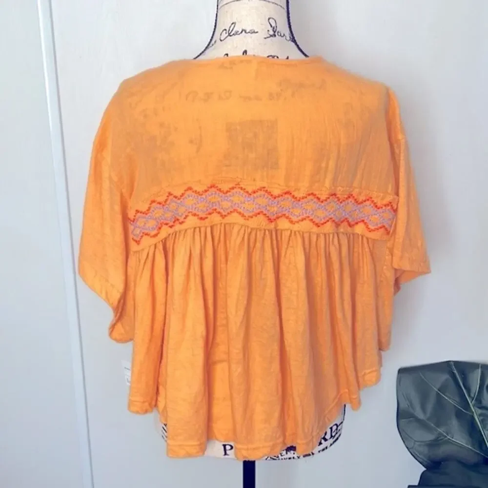 NWT! FREE PEOPLE Market Embroidered V-Neck Top size Medium